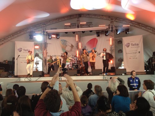 Un concerto, sotto la tenda di Gustav Adolfstorg